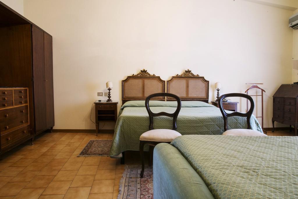 Hotel Villa Le Rondini Florenz Zimmer foto